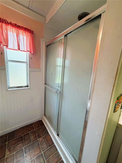 Tiny photo for 127 Royal Palm Drive, Leesburg, FL 34748 (MLS # R4911299)