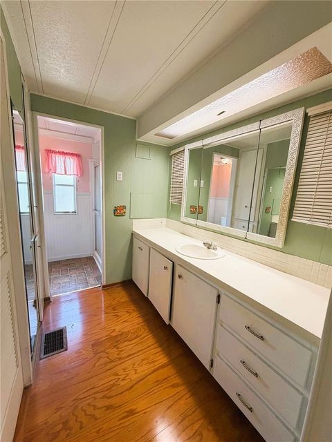 Tiny photo for 127 Royal Palm Drive, Leesburg, FL 34748 (MLS # R4911299)
