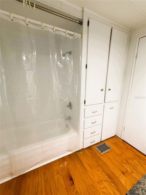 Tiny photo for 127 Royal Palm Drive, Leesburg, FL 34748 (MLS # R4911299)