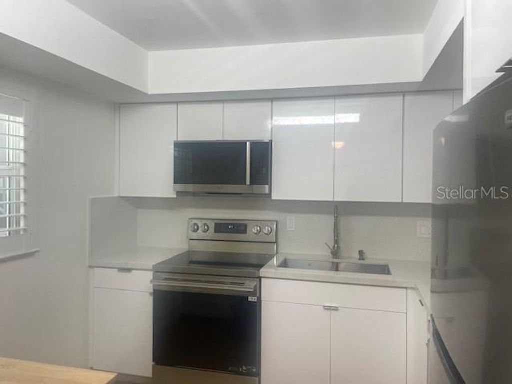 Photo of 1540 Glen Oaks Drive E #B222, Sarasota, FL 34232 (MLS # A4687333)