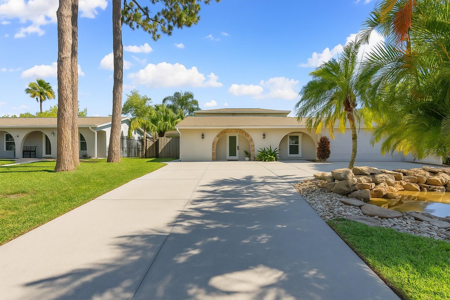 218 N BAY HILLS BOULEVARD