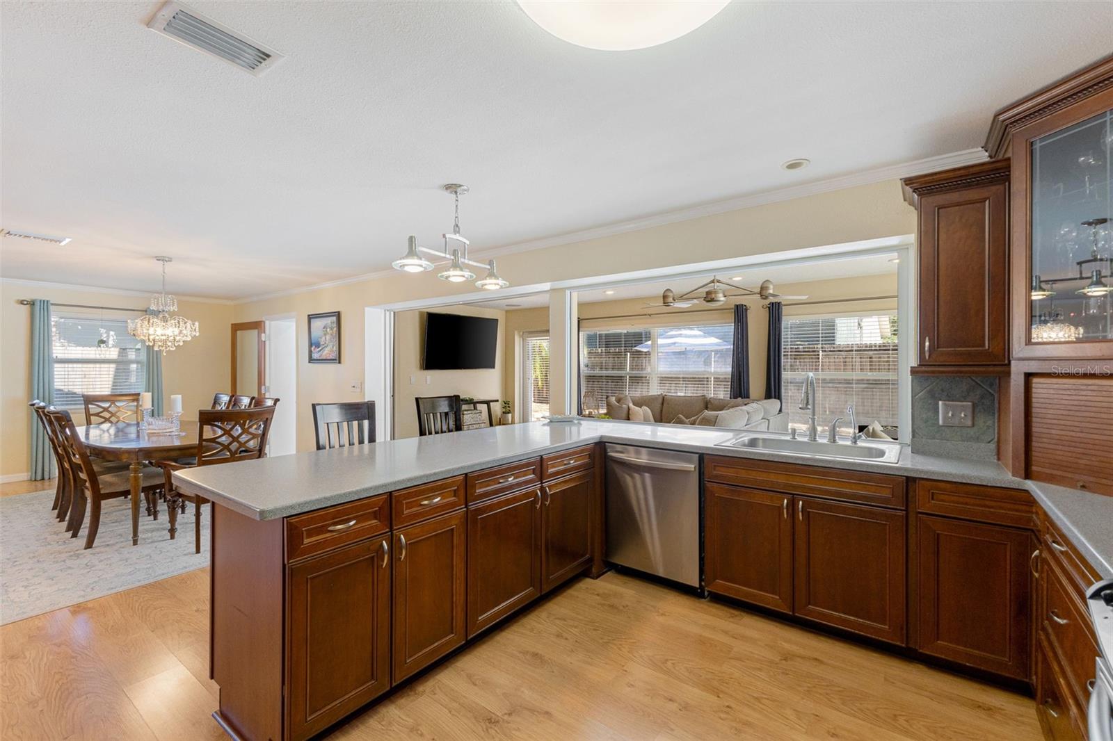218 N BAY HILLS BOULEVARD