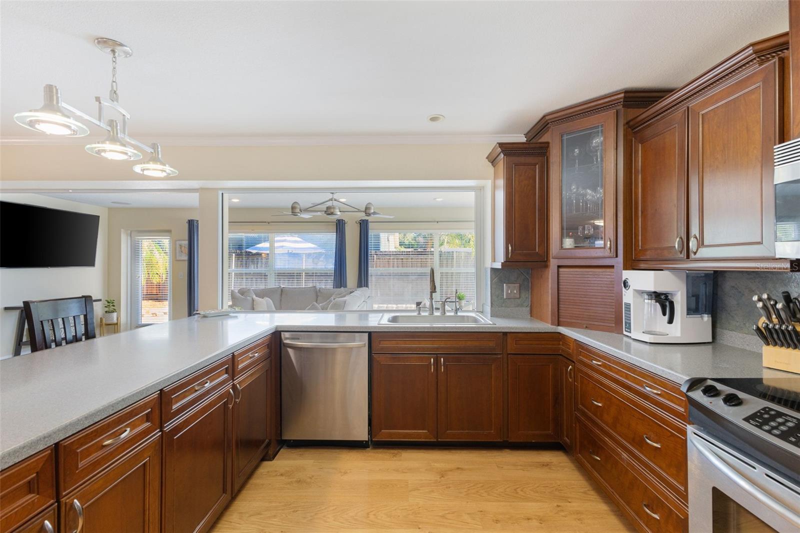 218 N BAY HILLS BOULEVARD