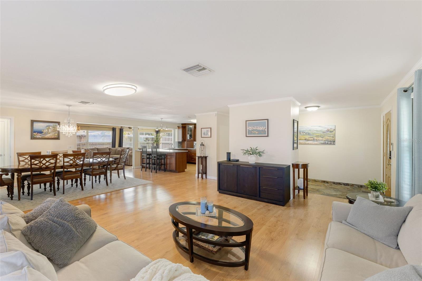 218 N BAY HILLS BOULEVARD