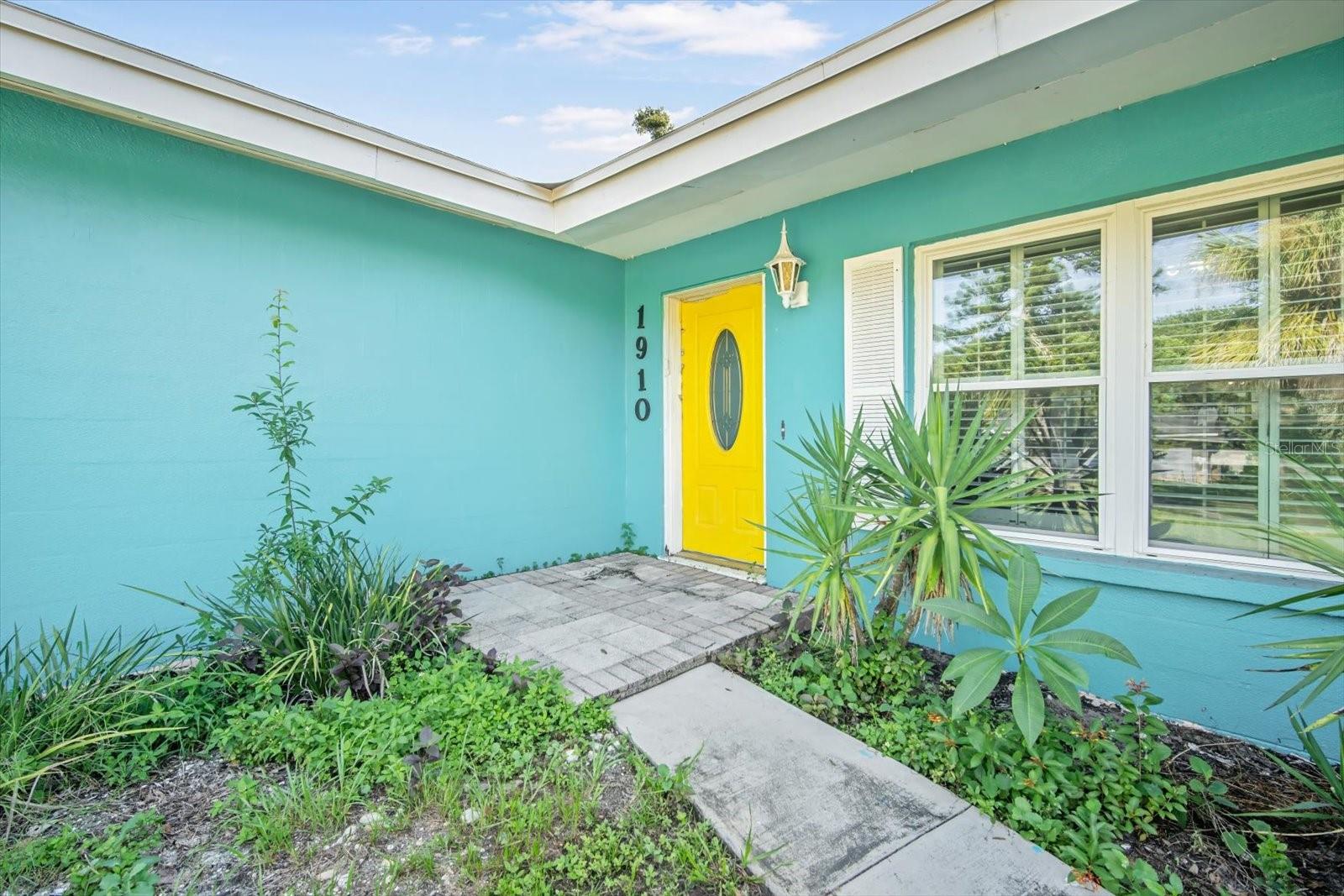 1910 SYLVESTER COURT
