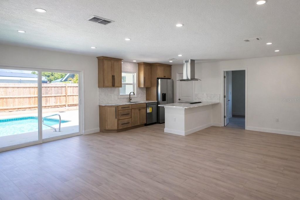 Photo of 4018 29th Avenue W, Bradenton, FL 34205 (MLS # A4687969)