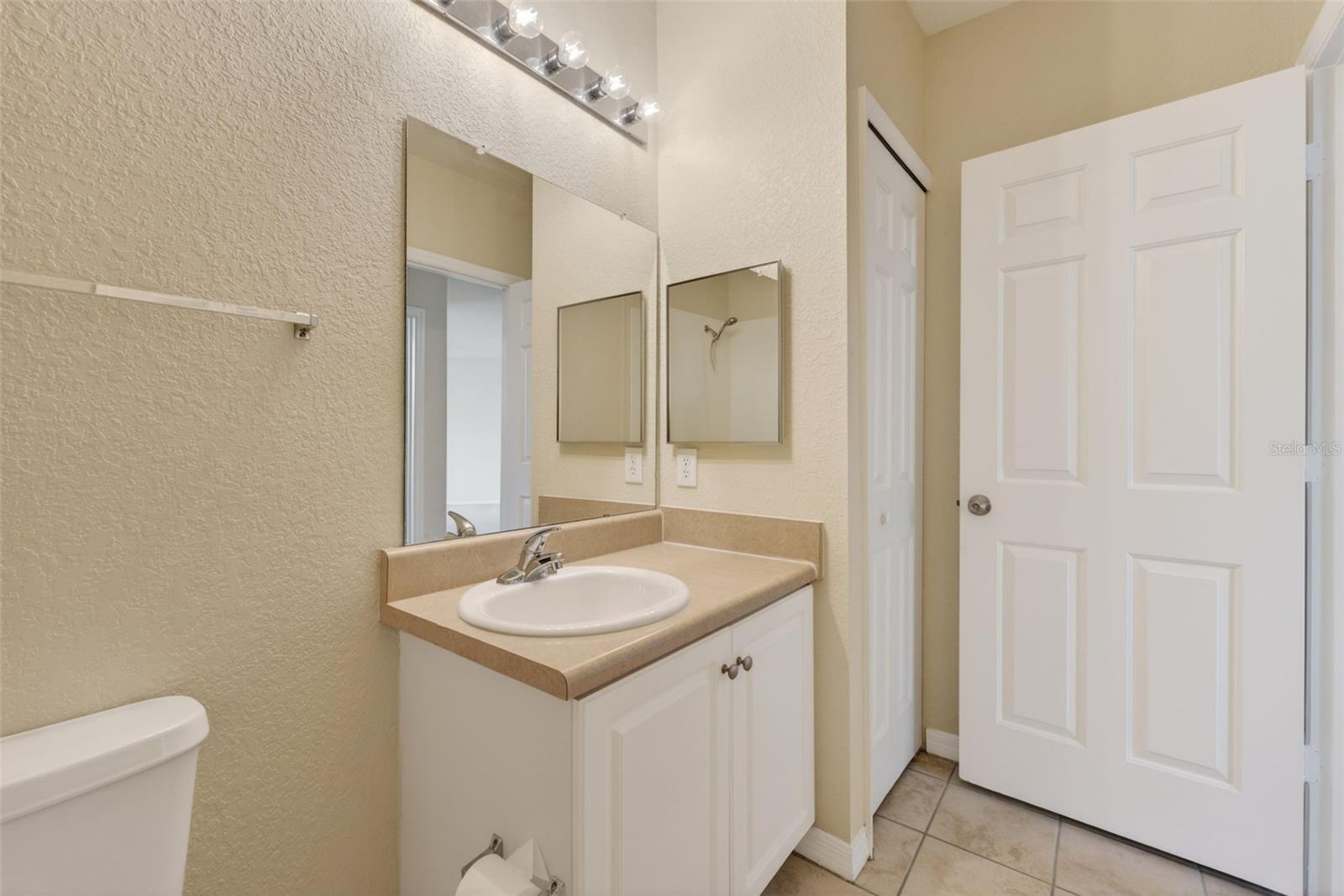 REGISTRY AT MICHIGAN PARK CONDOMINIUM - Residential Lease