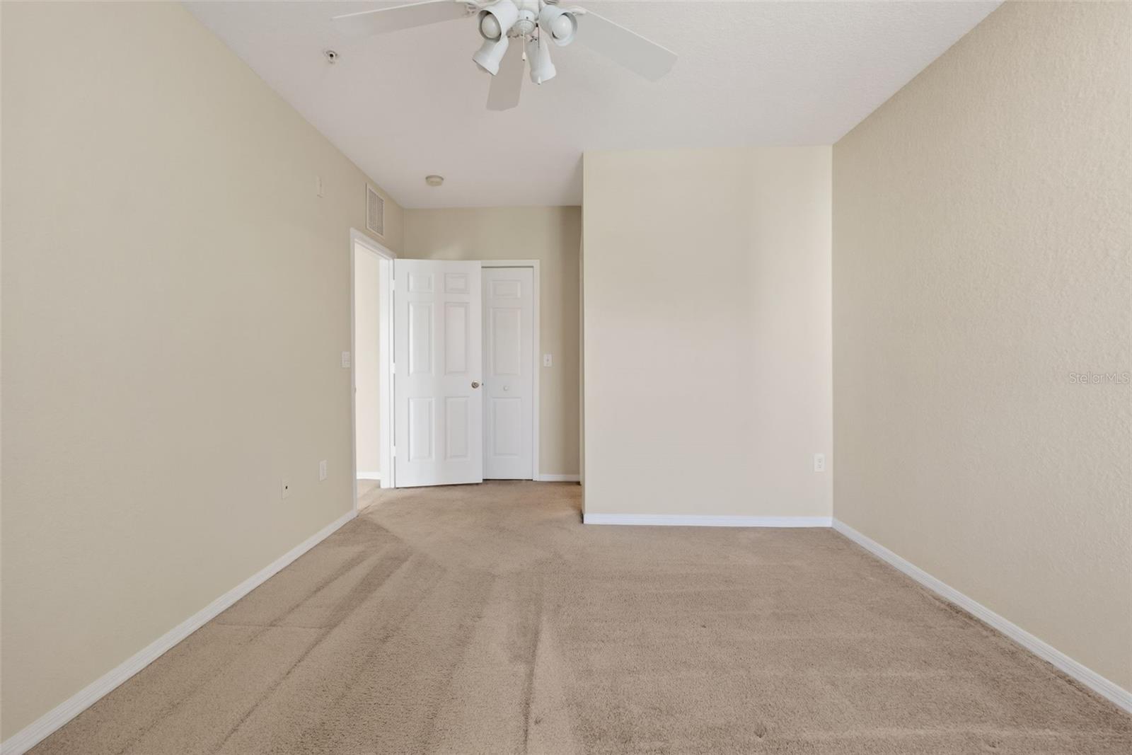 REGISTRY AT MICHIGAN PARK CONDOMINIUM - Residential Lease