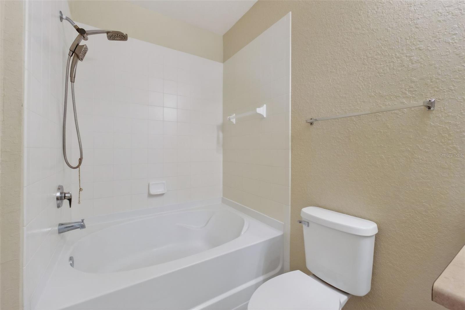 REGISTRY AT MICHIGAN PARK CONDOMINIUM - Residential Lease