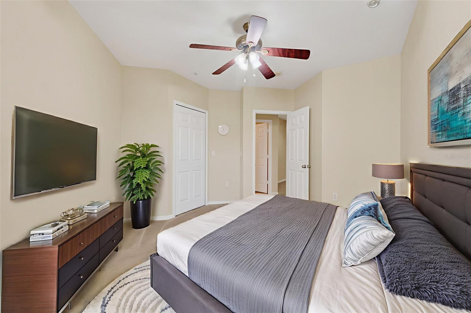 REGISTRY AT MICHIGAN PARK CONDOMINIUM - Residential Lease