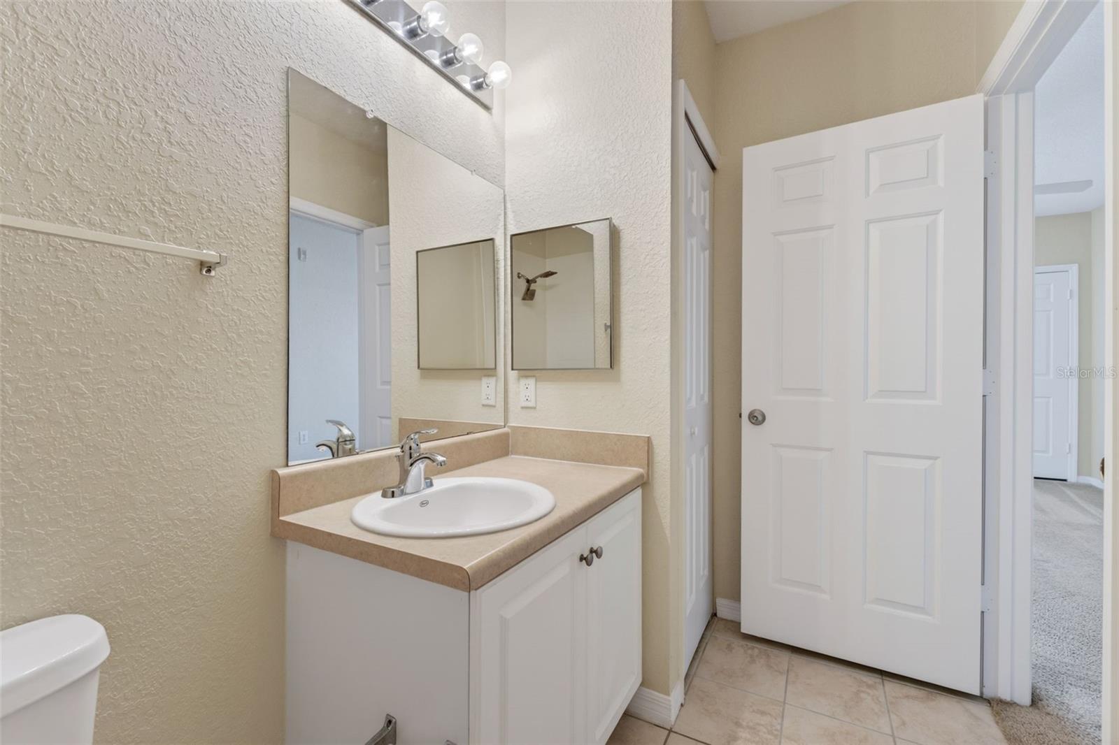 REGISTRY AT MICHIGAN PARK CONDOMINIUM - Residential Lease