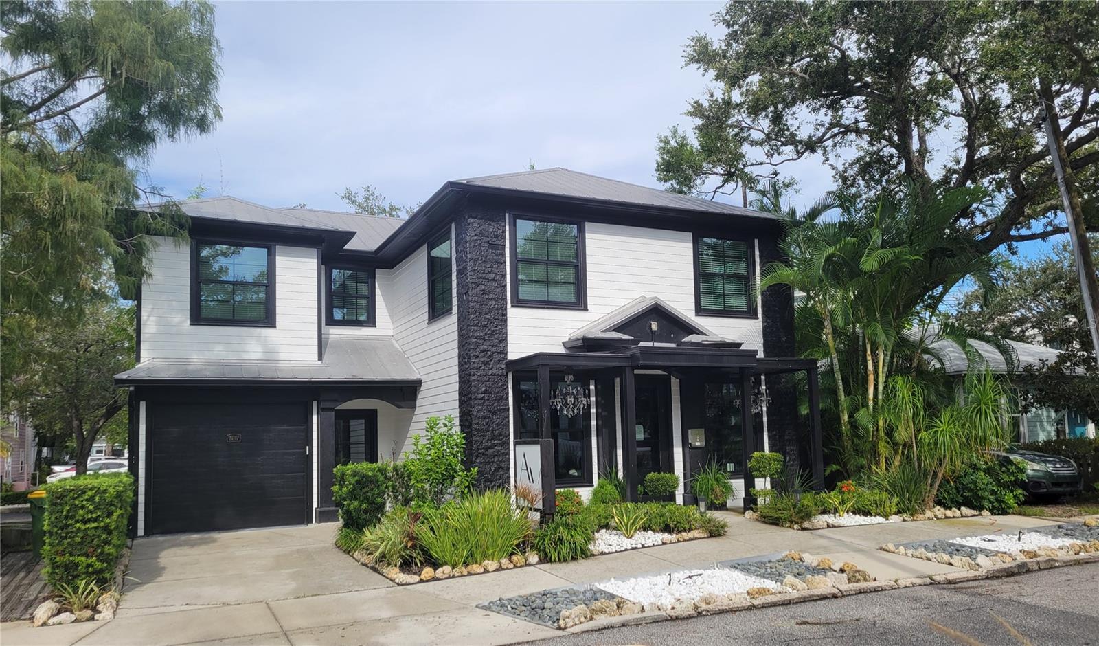 Furnished 2BR/2BA (includes Utilities) in Sarasota’s Historic Towles Court – Walk to Downtown!
Located in the heart of Sarasota’s charming Towles Court / Laurel Park Historic District, this beautifully furnished 2-bedroom, 2-bath second-floor apartment offers the perfect blend of comfort, style, and convenience.
Enjoy a bright open floor plan with a spacious great room and a modern kitchen featuring quartz countertops, bar seating, and stainless steel appliances. The primary suite includes a walk-in closet and step-in shower, while the second bathroom offers a soaking tub with shower—ideal for relaxing after a busy day.
This apartment is set on a beautifully landscaped lot with a private entrance, offering peace and privacy just minutes from all that downtown Sarasota has to offer.
Features:
2 Bedrooms / 2 Bathrooms +
Fully Furnished +
Open Concept Living & Dining +
Quartz Countertops & Stainless Steel Appliances +
Walk-In Closet in Primary Suite +
Soaking Tub in Guest Bath +
Private Entrance +
Lush Landscaping +
Walkable to Dining, Shops, Fitness, & Entertainment +
Includes Utilities.
Live in one of Sarasota’s most desirable walkable neighborhoods—just blocks from art galleries, restaurants, and the bayfront.
Available Now! Don’t miss this rare rental opportunity in Towles Court.