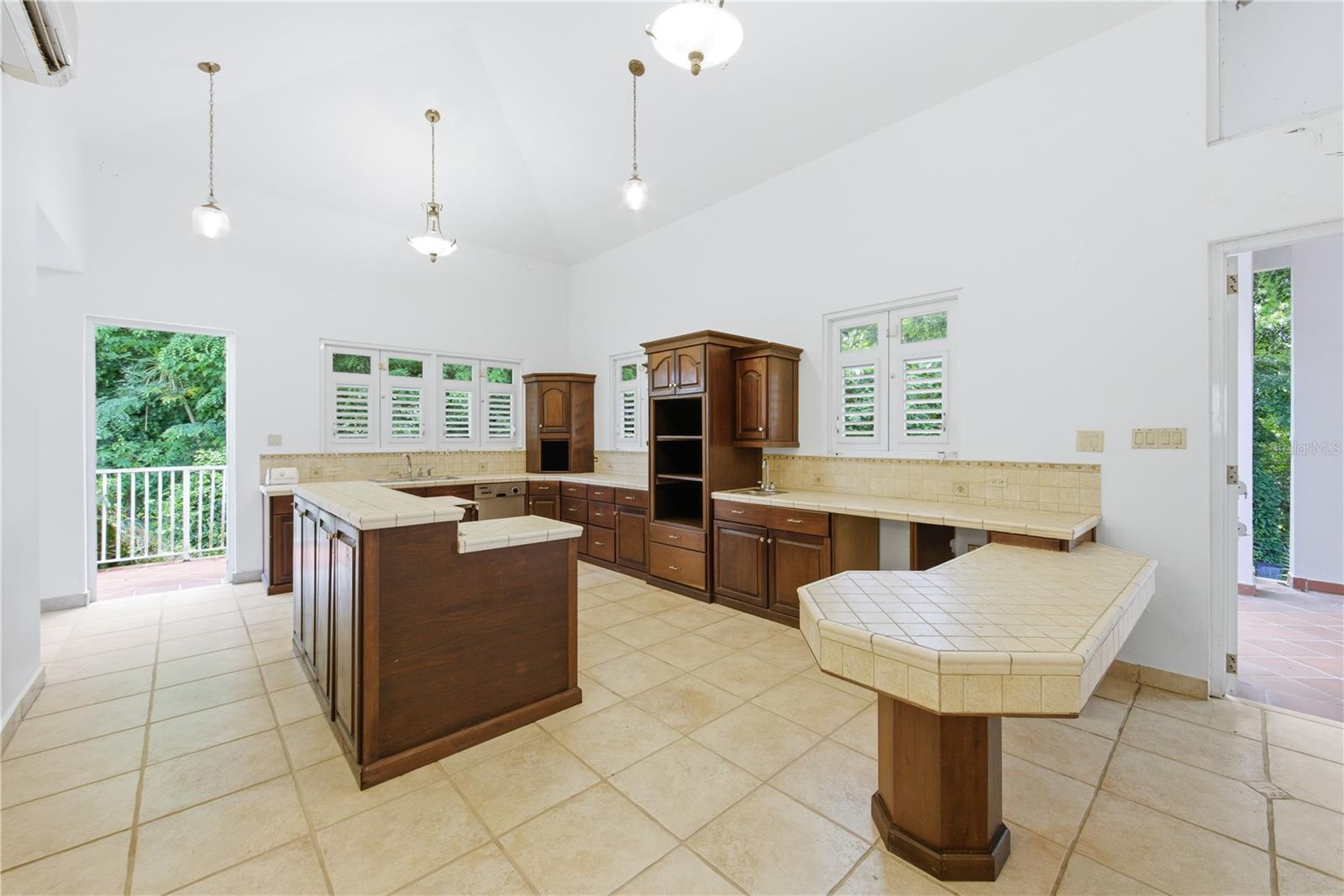 LOS FRAILES - Residential