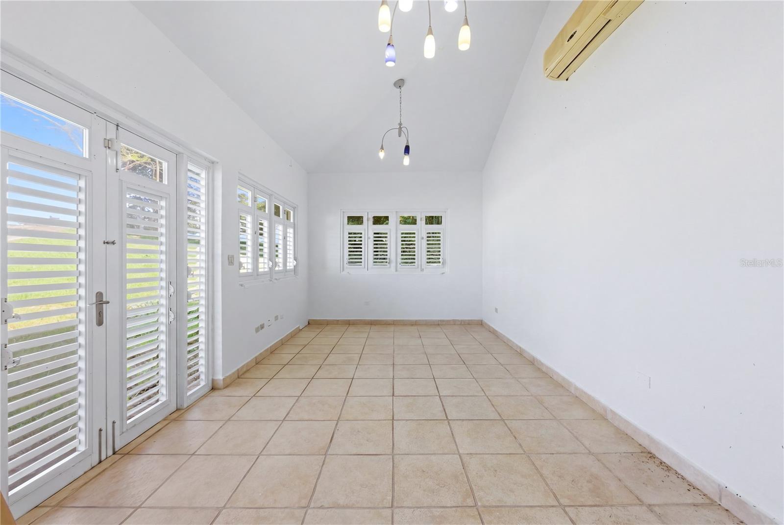LOS FRAILES - Residential