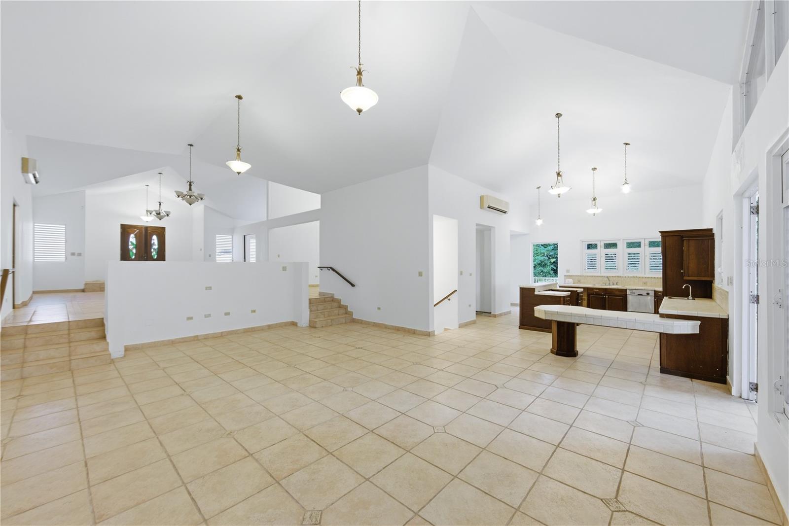 LOS FRAILES - Residential