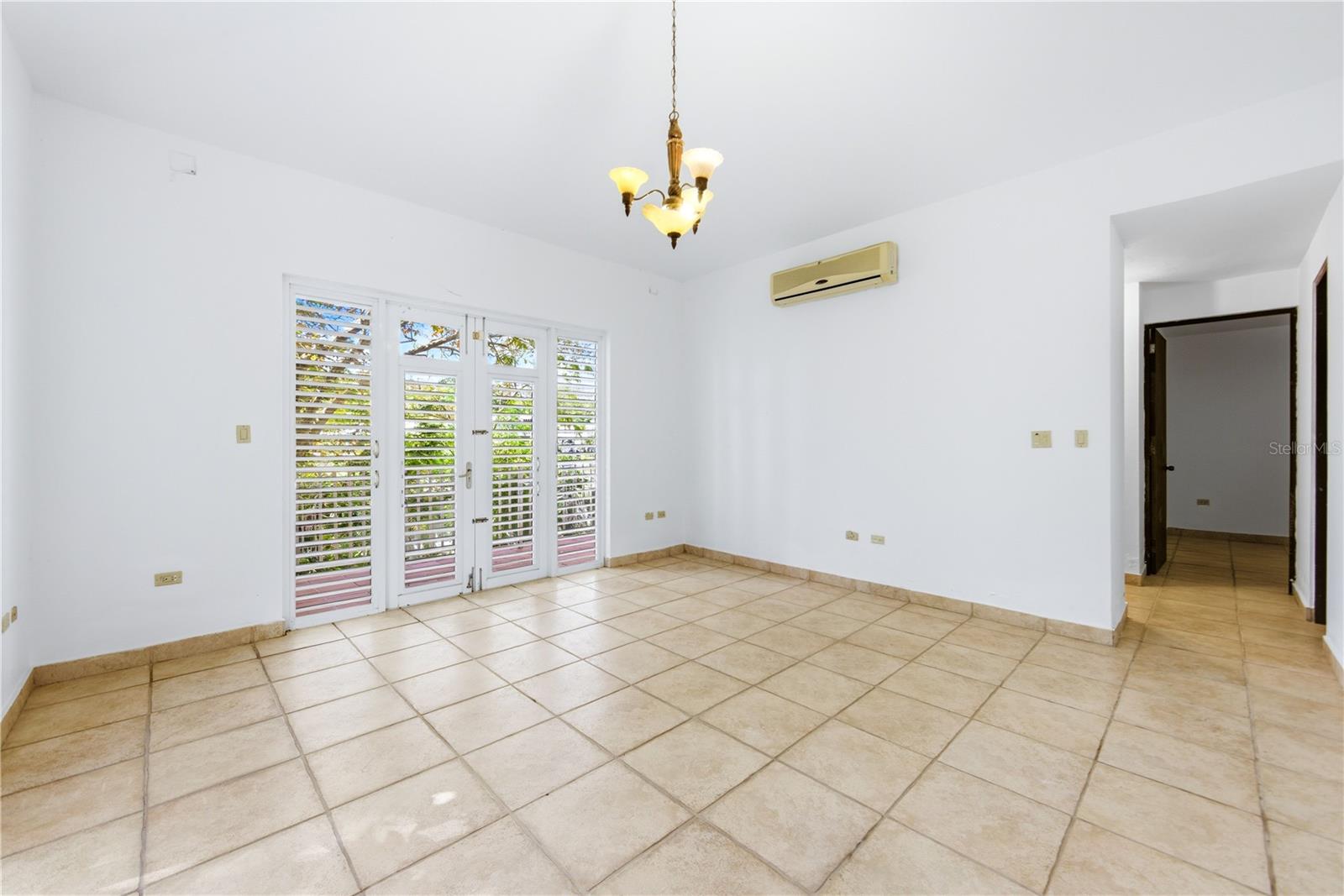 LOS FRAILES - Residential
