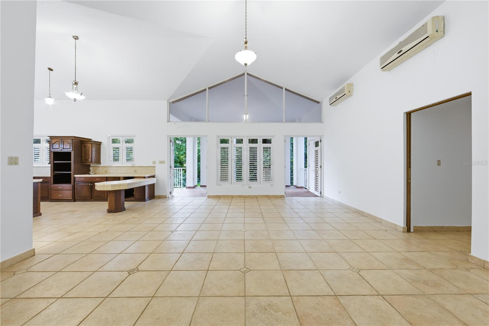 LOS FRAILES - Residential
