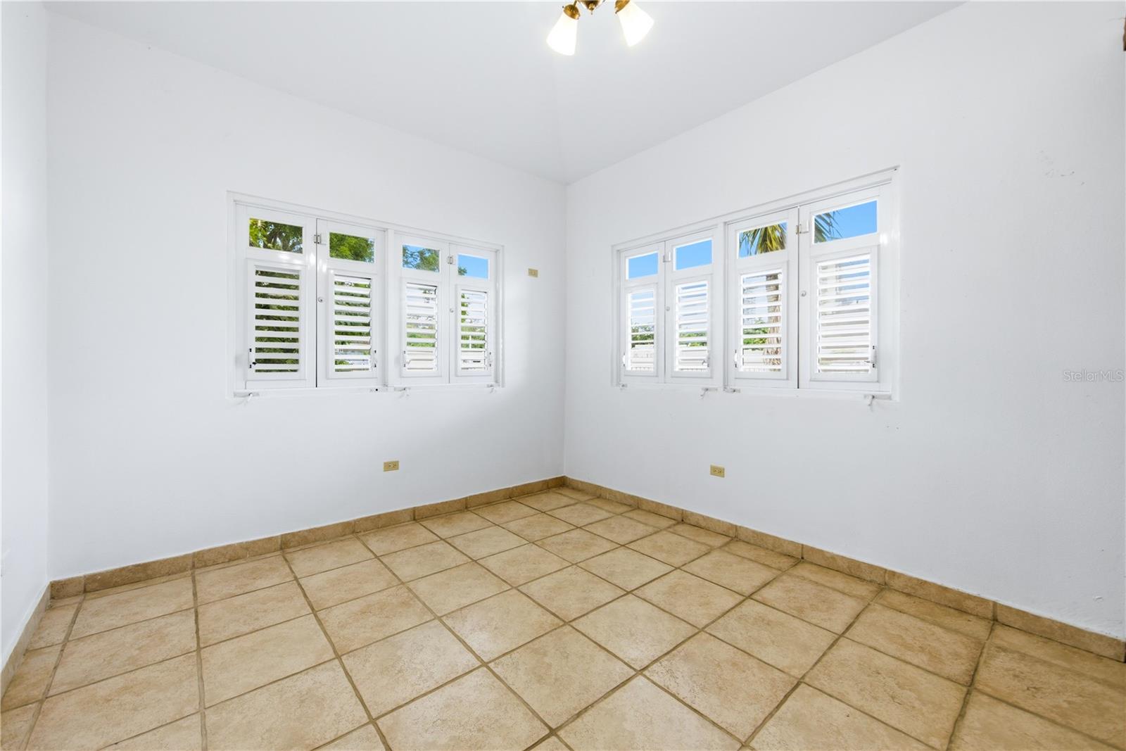 LOS FRAILES - Residential