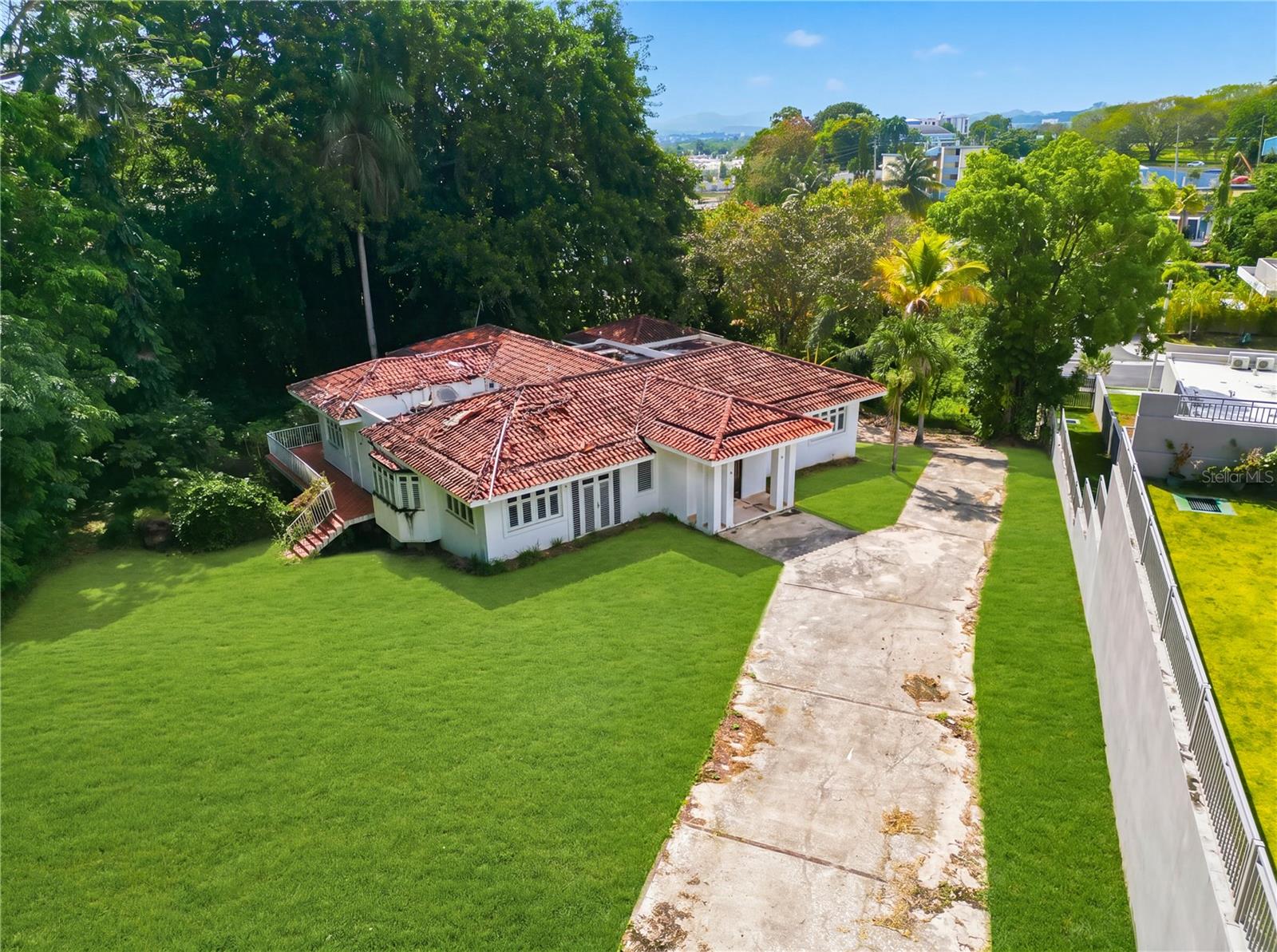 LOS FRAILES - Residential
