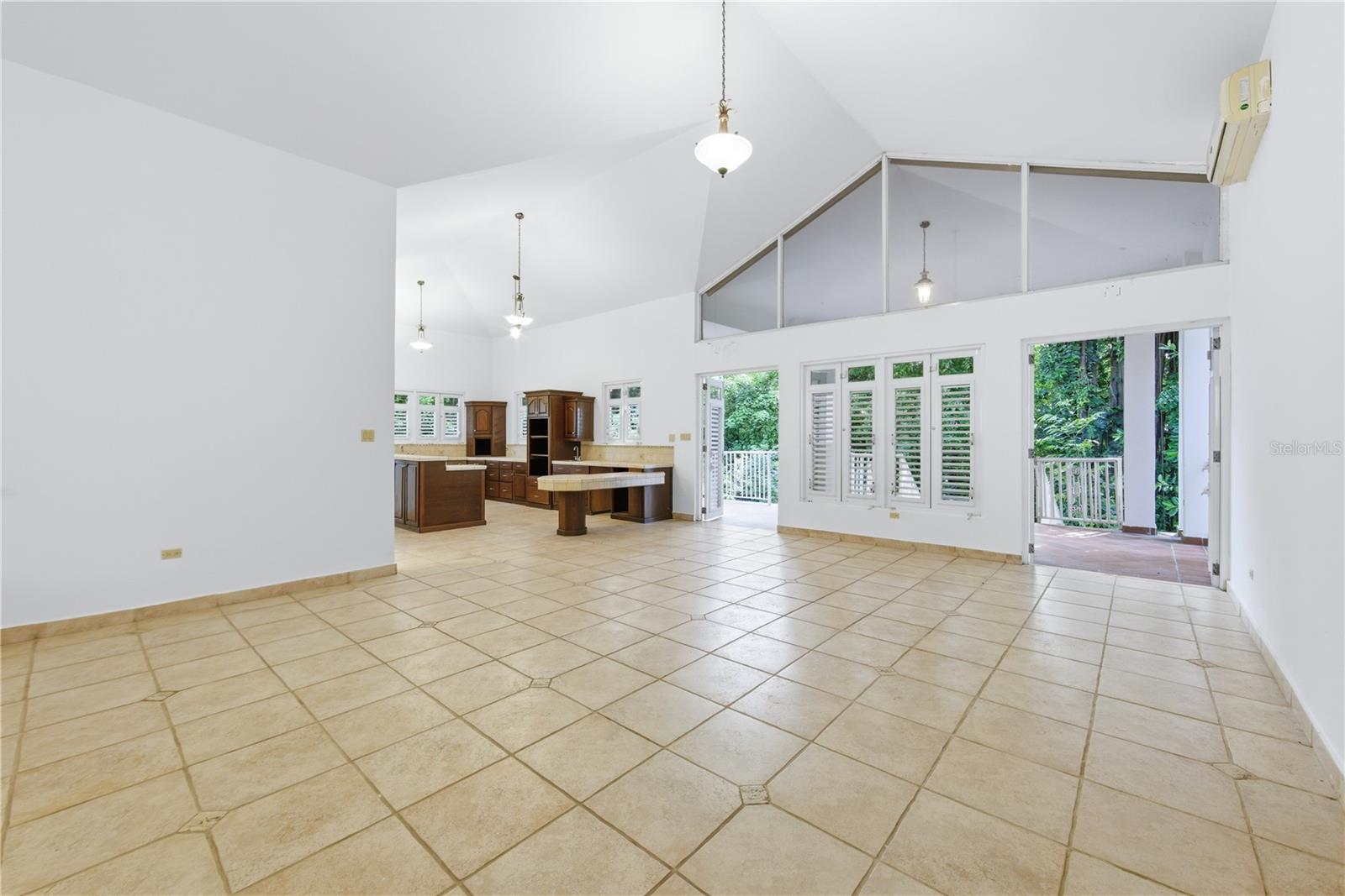 LOS FRAILES - Residential