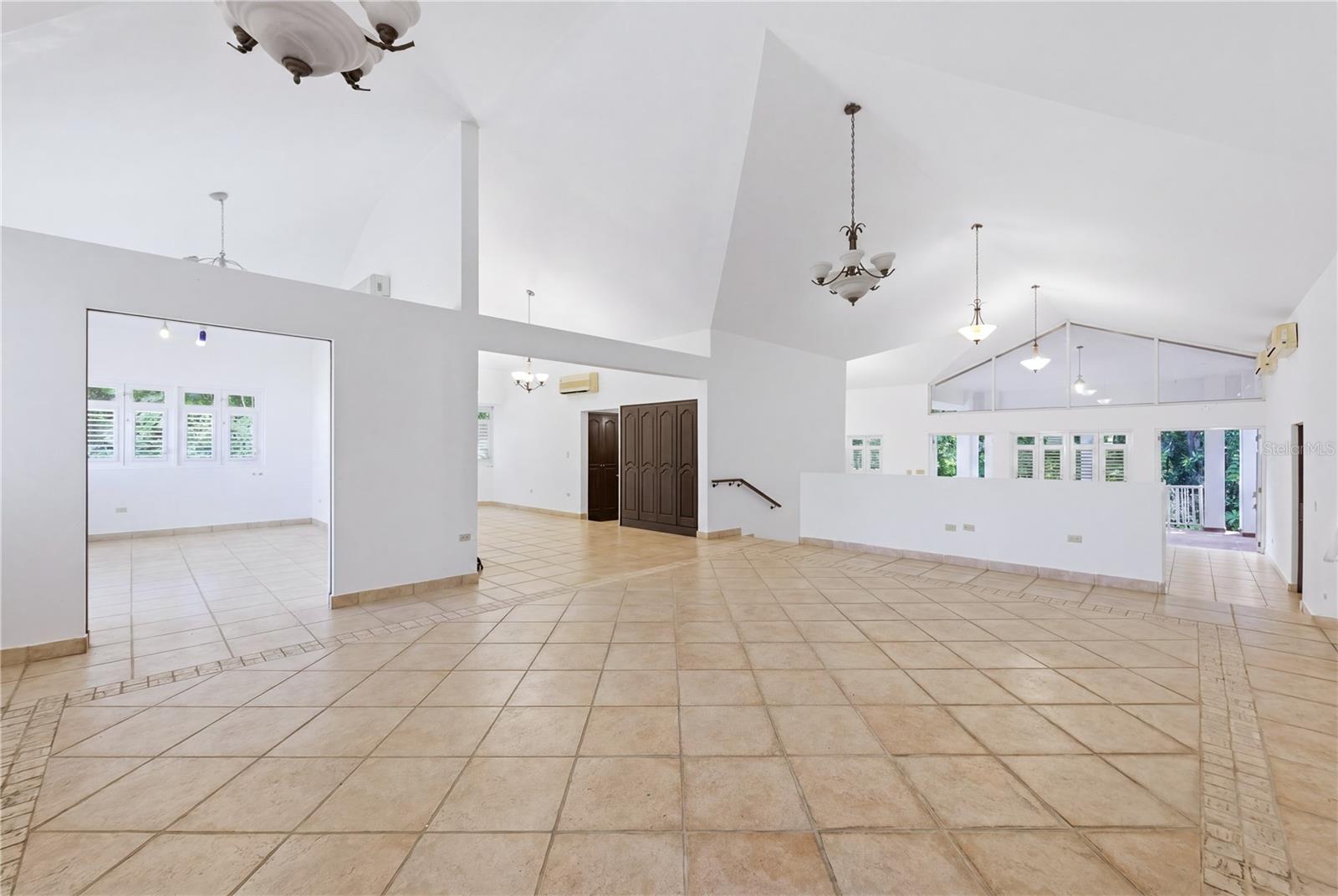 LOS FRAILES - Residential