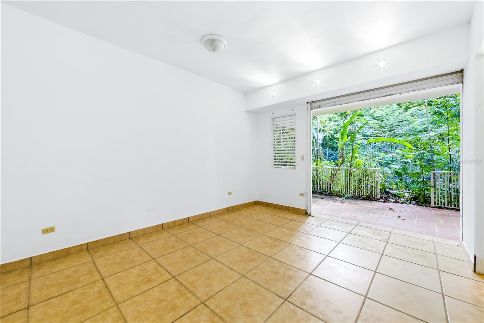 LOS FRAILES - Residential