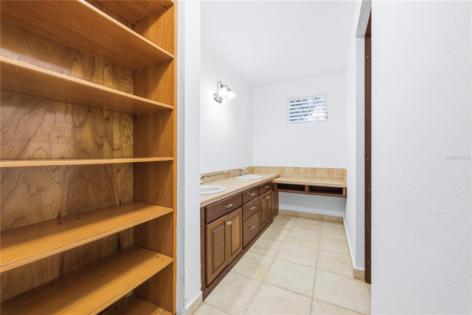 LOS FRAILES - Residential