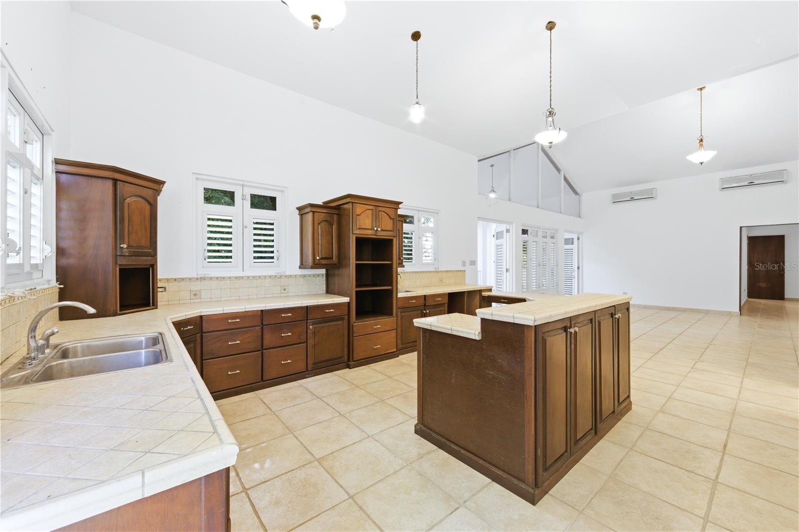 LOS FRAILES - Residential