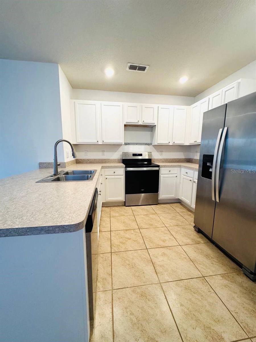 LAKE CHARLES RESIDENCE PH 1B - Residential Lease