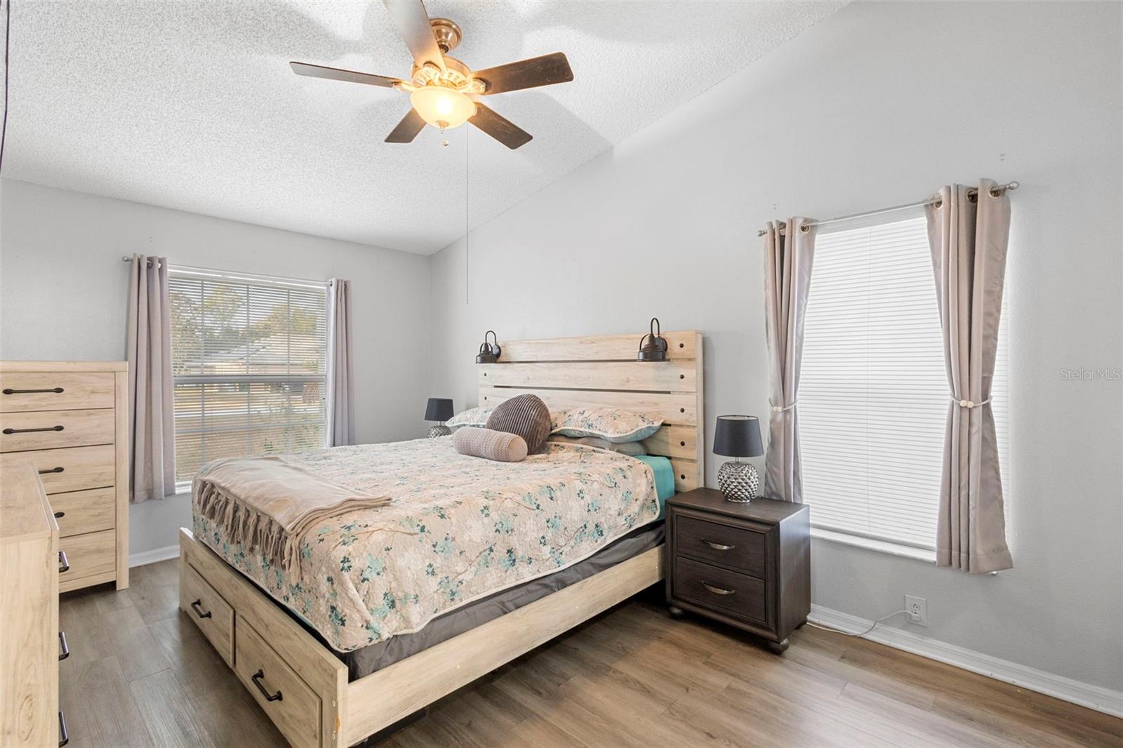 DELTONA LAKES UNIT 08 - Residential