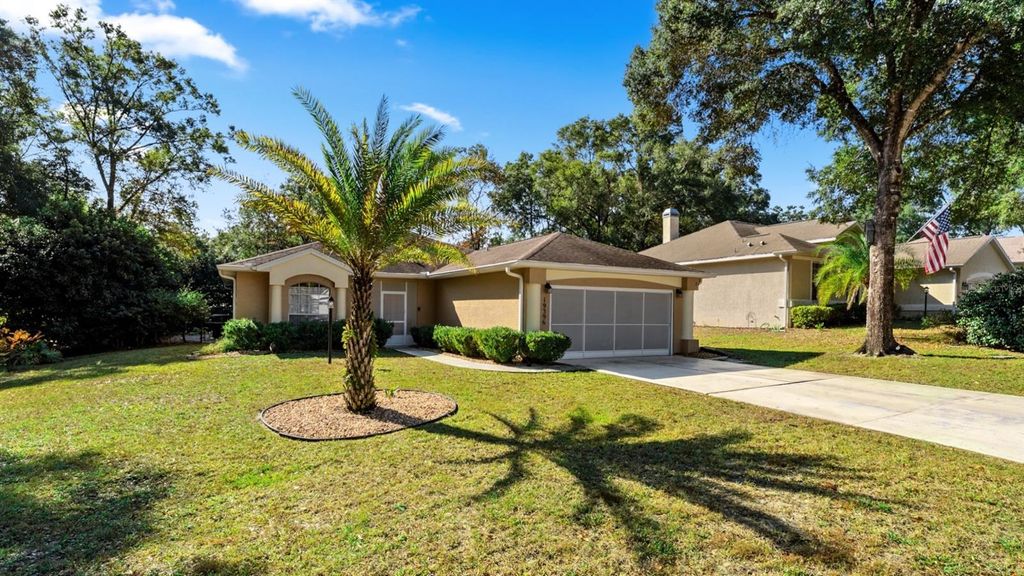 Photo of 19396 SW 100th Loop, Dunnellon, FL 34432 (MLS # OM715330)