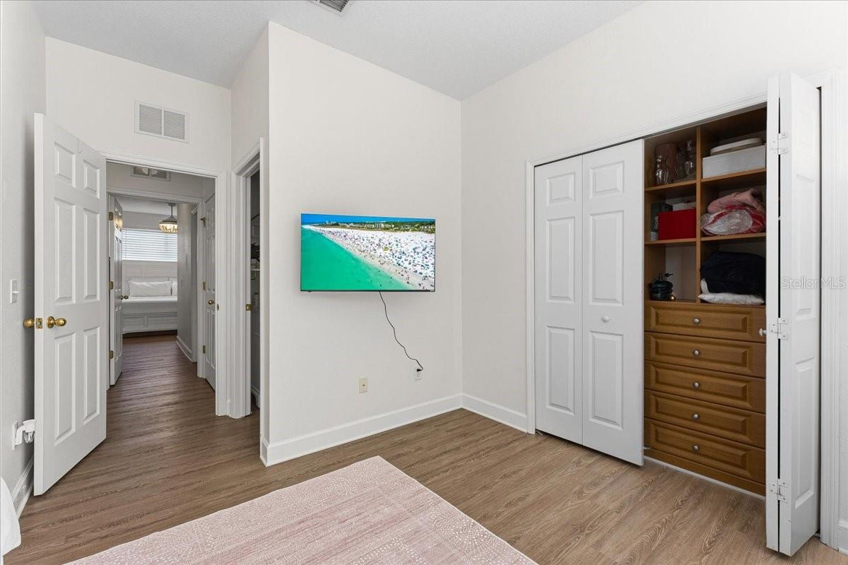 WESTSHORE TWNHMS - Residential