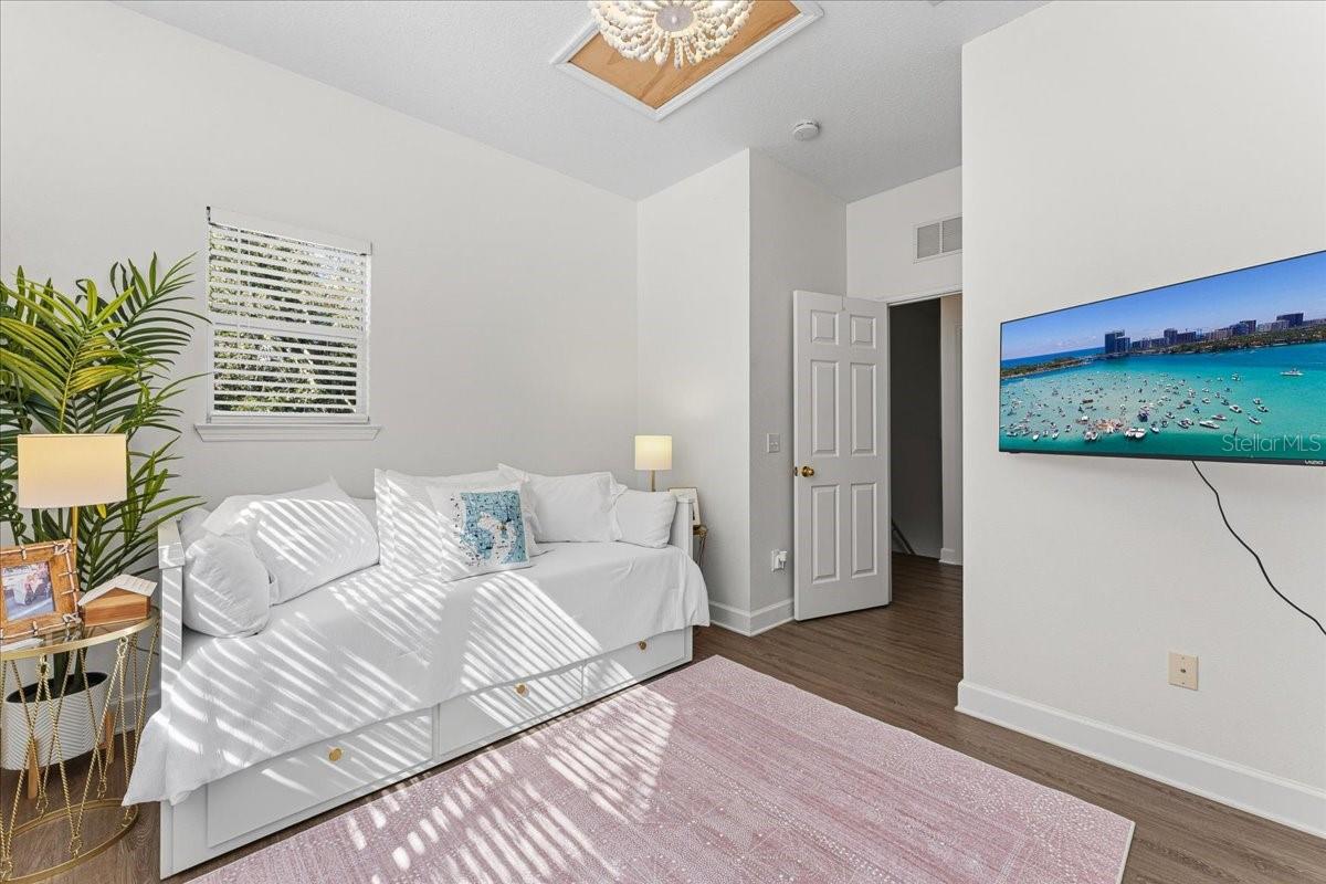 WESTSHORE TWNHMS - Residential