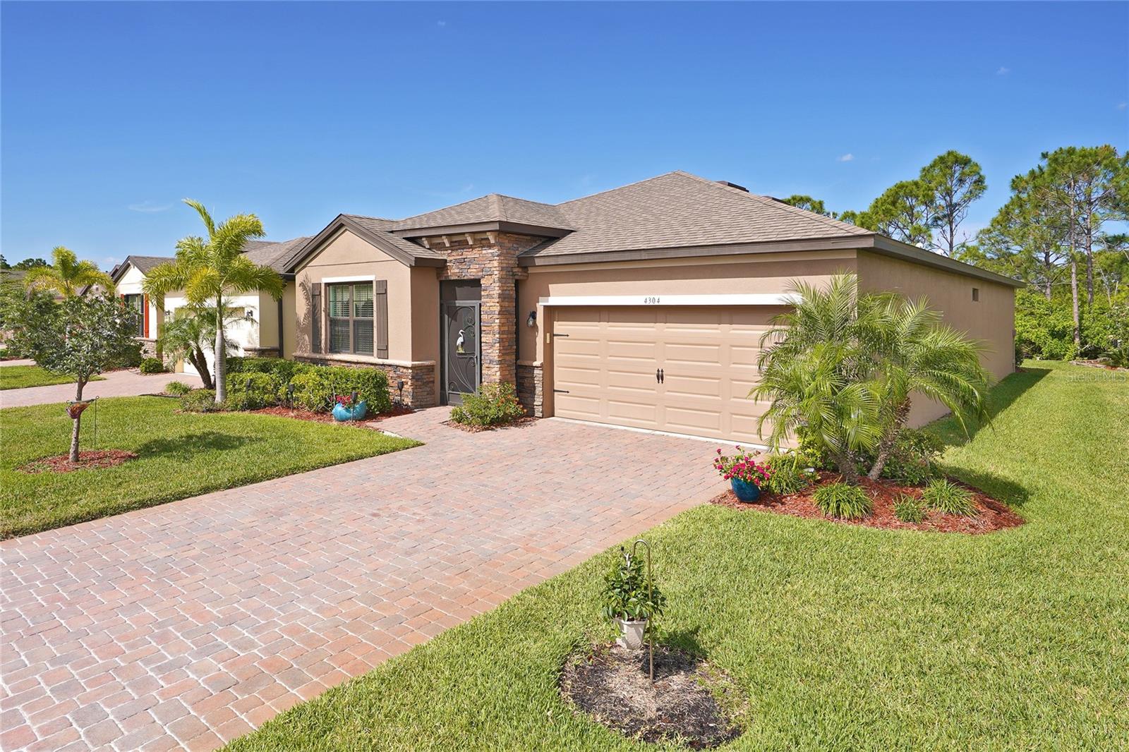 4304 CALADIUM CIRCLE