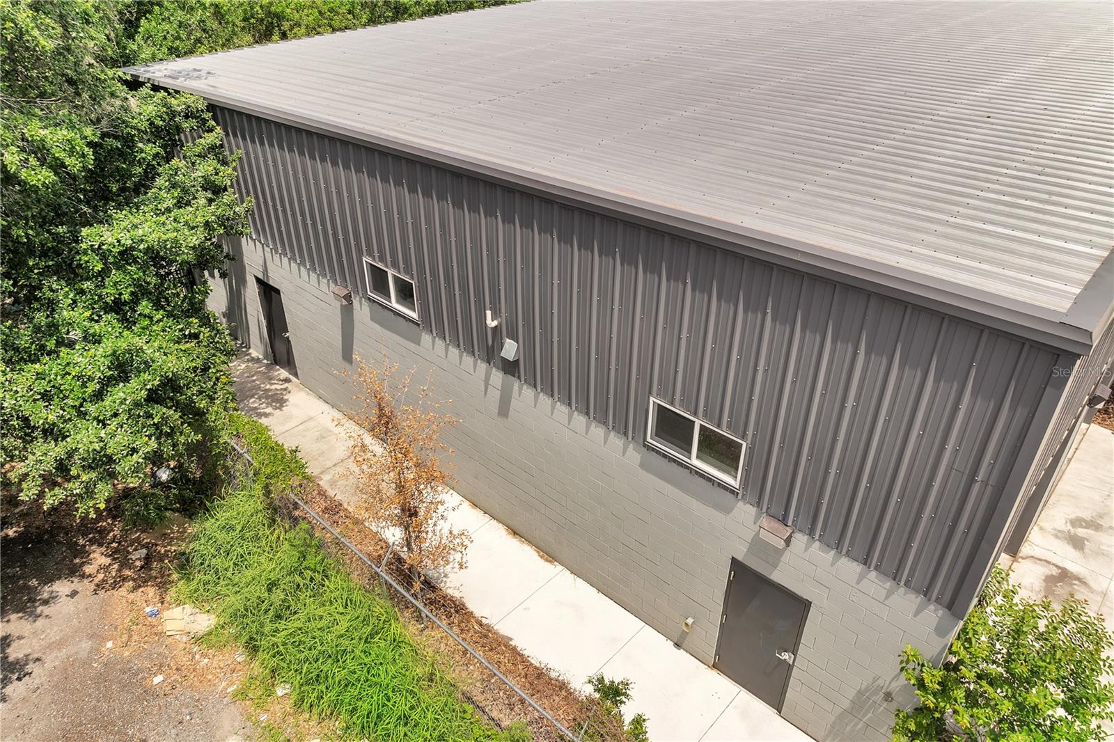PINE VILLA - Commercial Sale