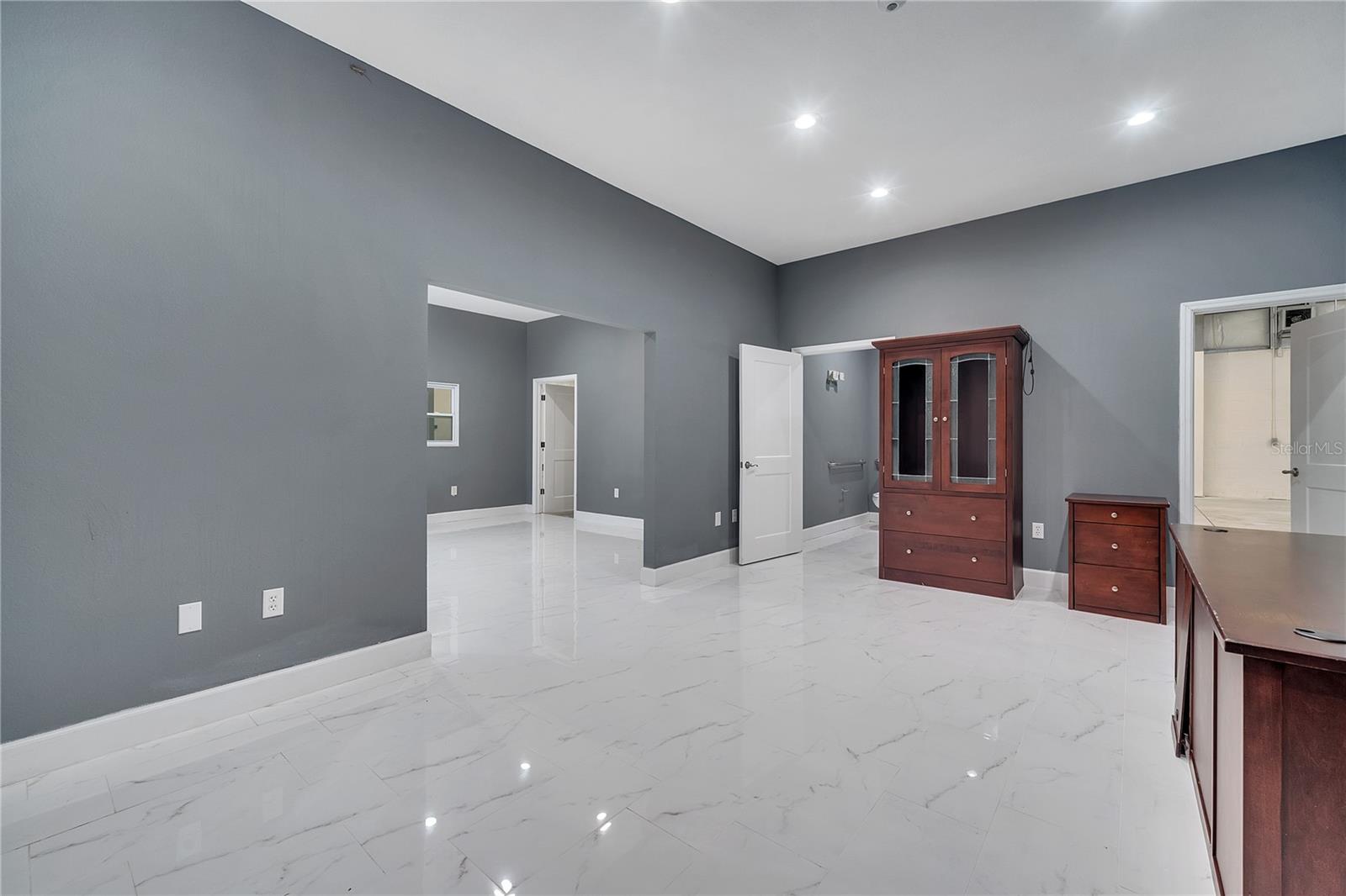 PINE VILLA - Commercial Sale