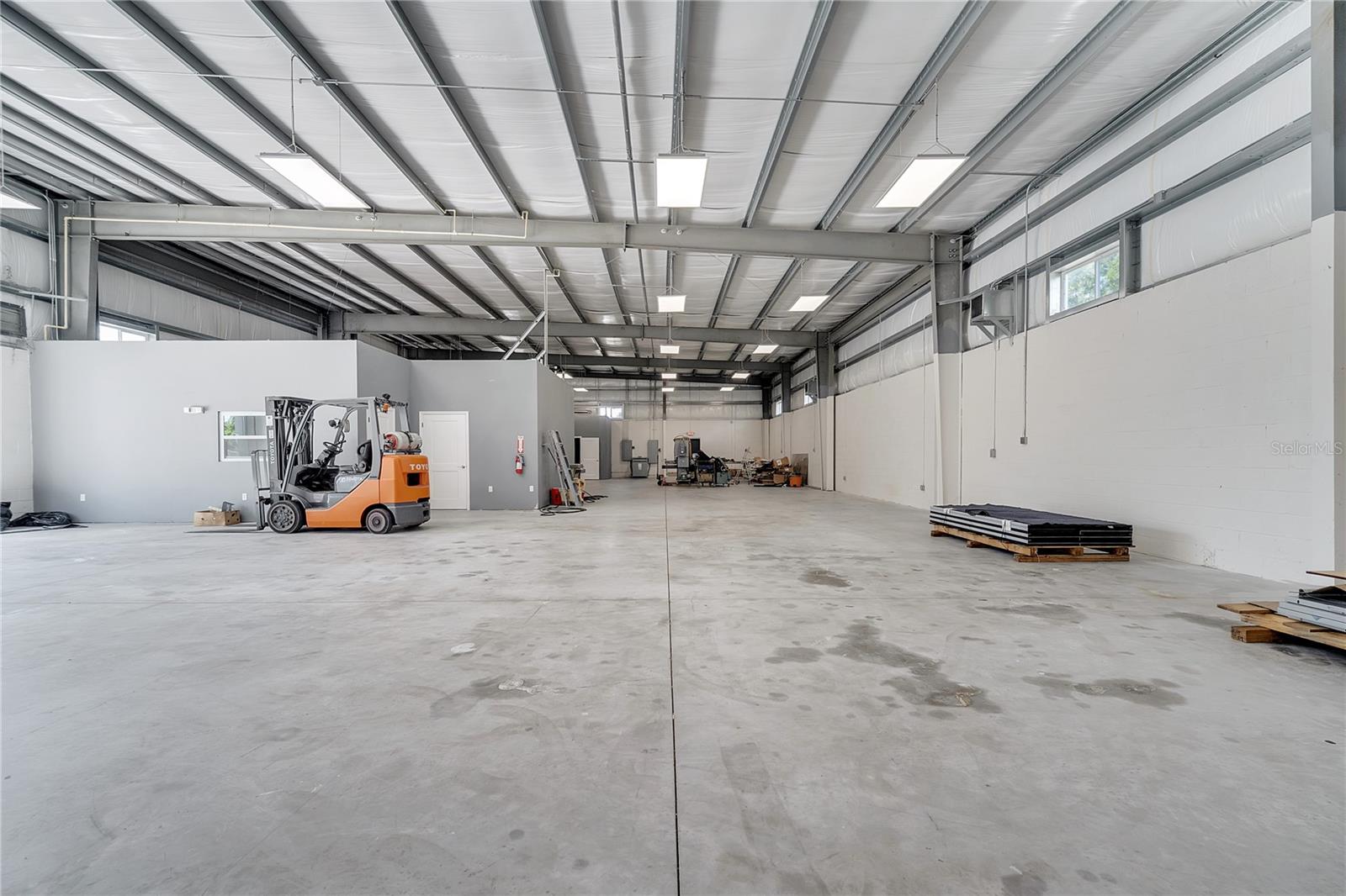 PINE VILLA - Commercial Sale
