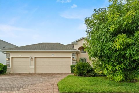 A home in WINTER HAVEN