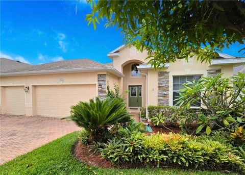 A home in WINTER HAVEN