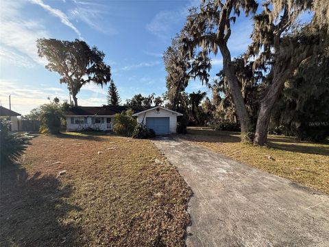 109 E CEDAR STREET HOWEY IN THE HILLS FL 34737