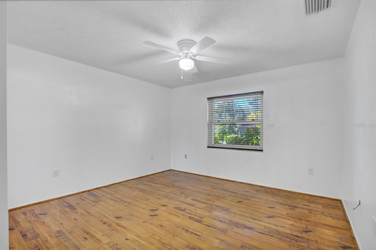 OAK MANOR - Residential