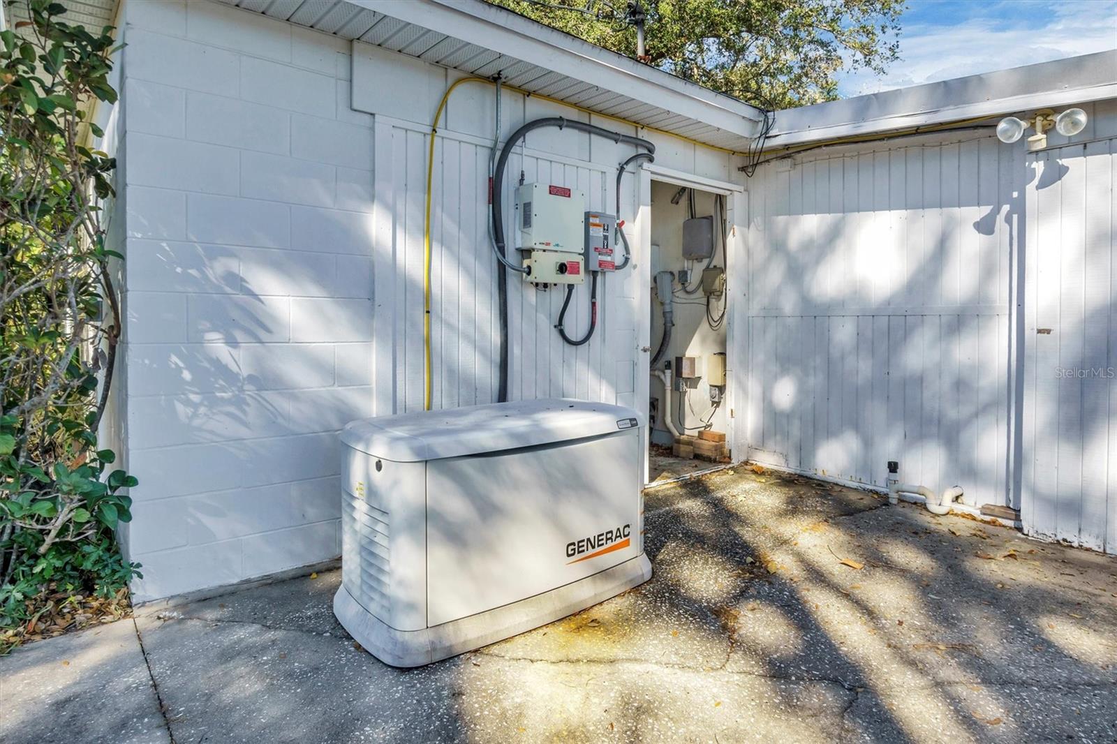 OAK MANOR - Residential