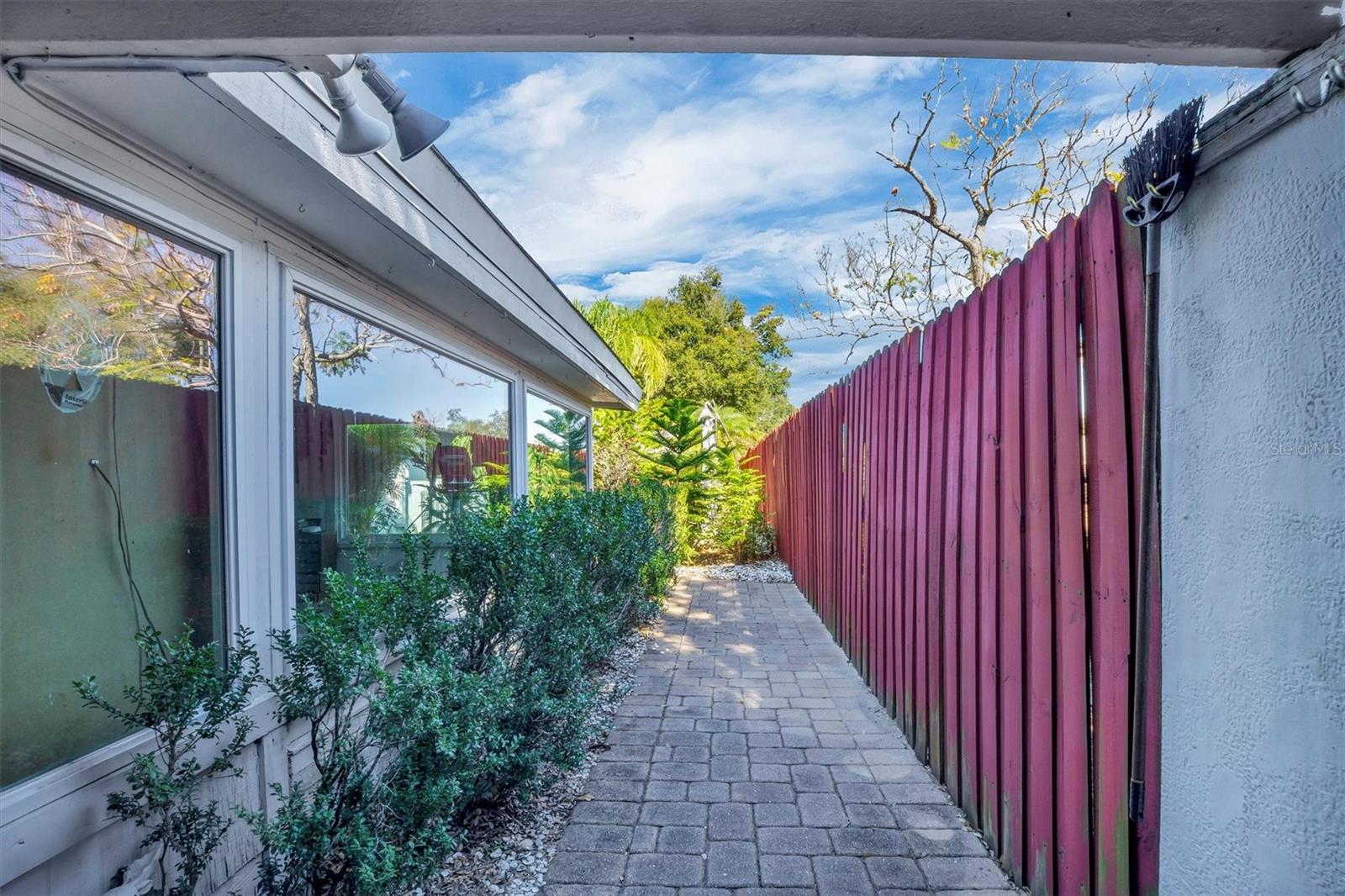 OAK MANOR - Residential