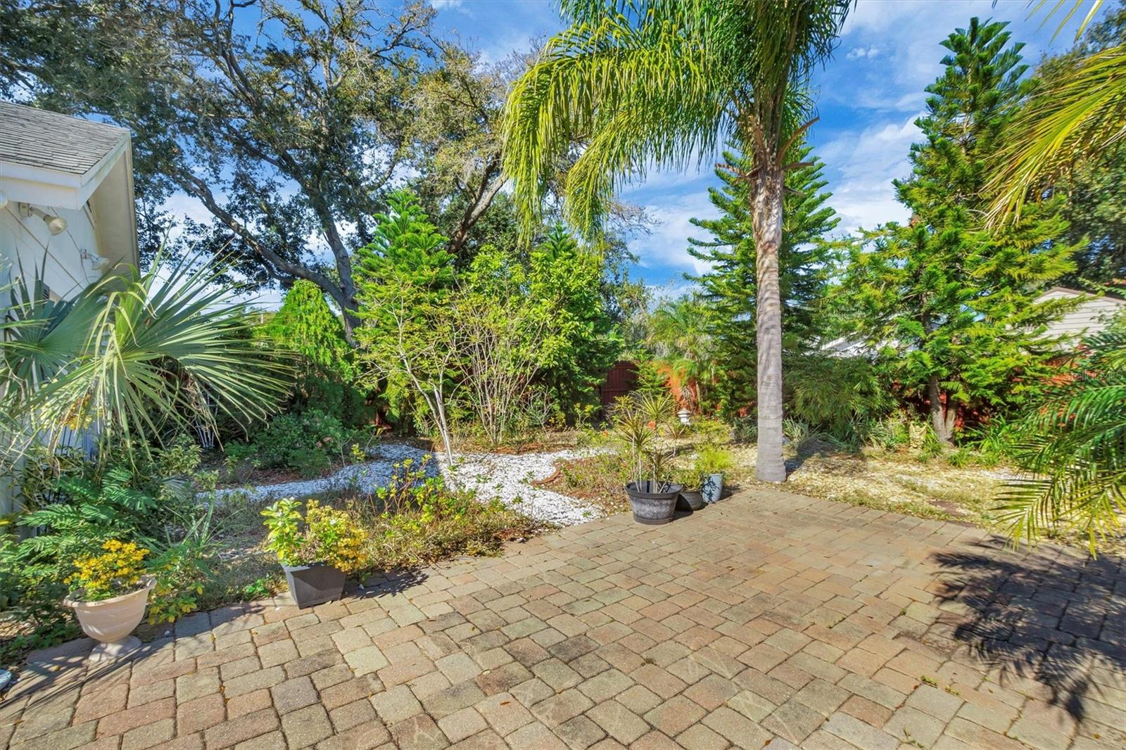 OAK MANOR - Residential