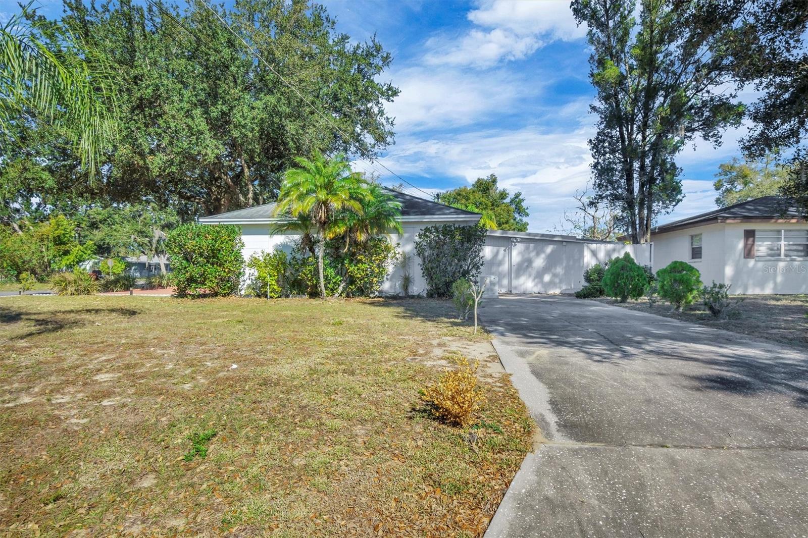 OAK MANOR - Residential