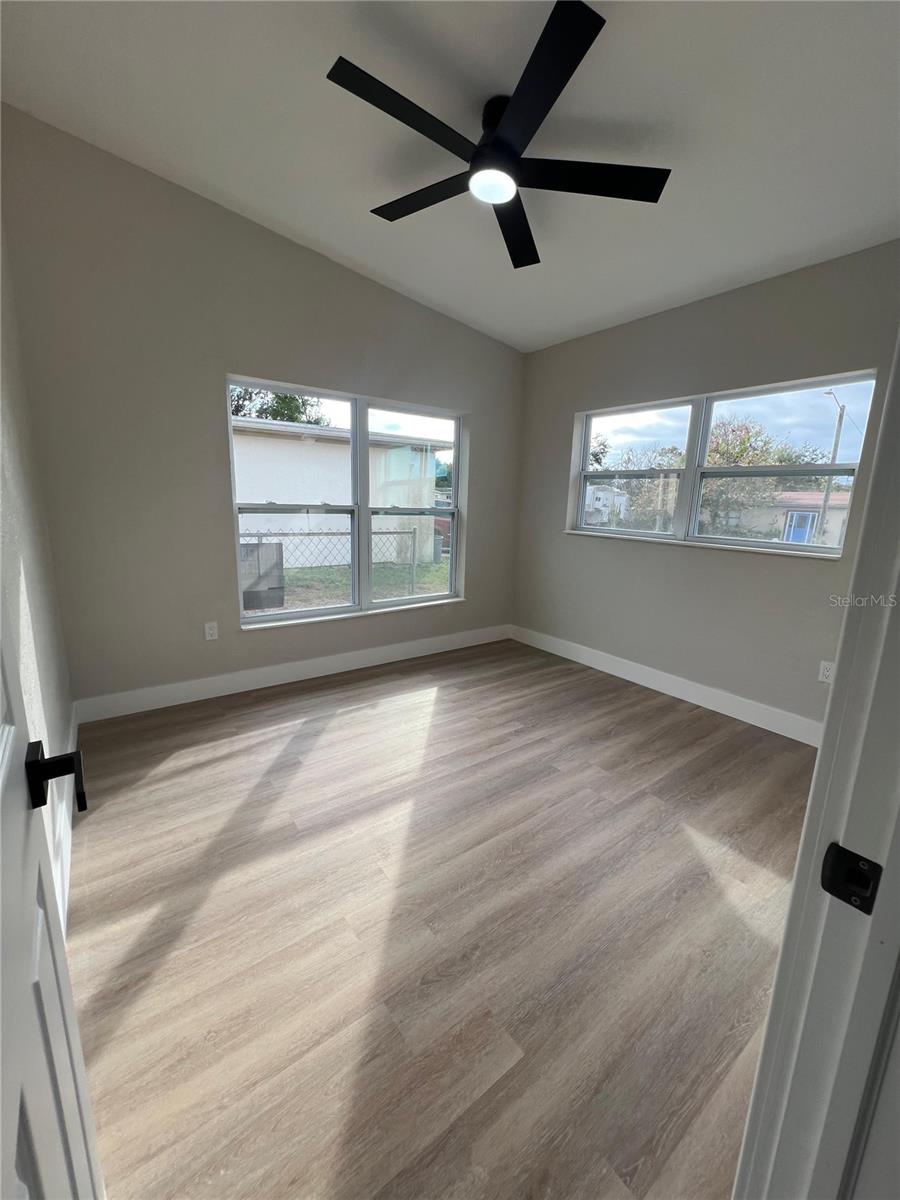 SAN SEM KNOLLS - Residential