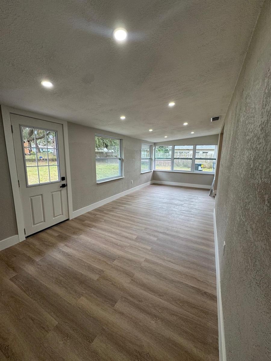 SAN SEM KNOLLS - Residential