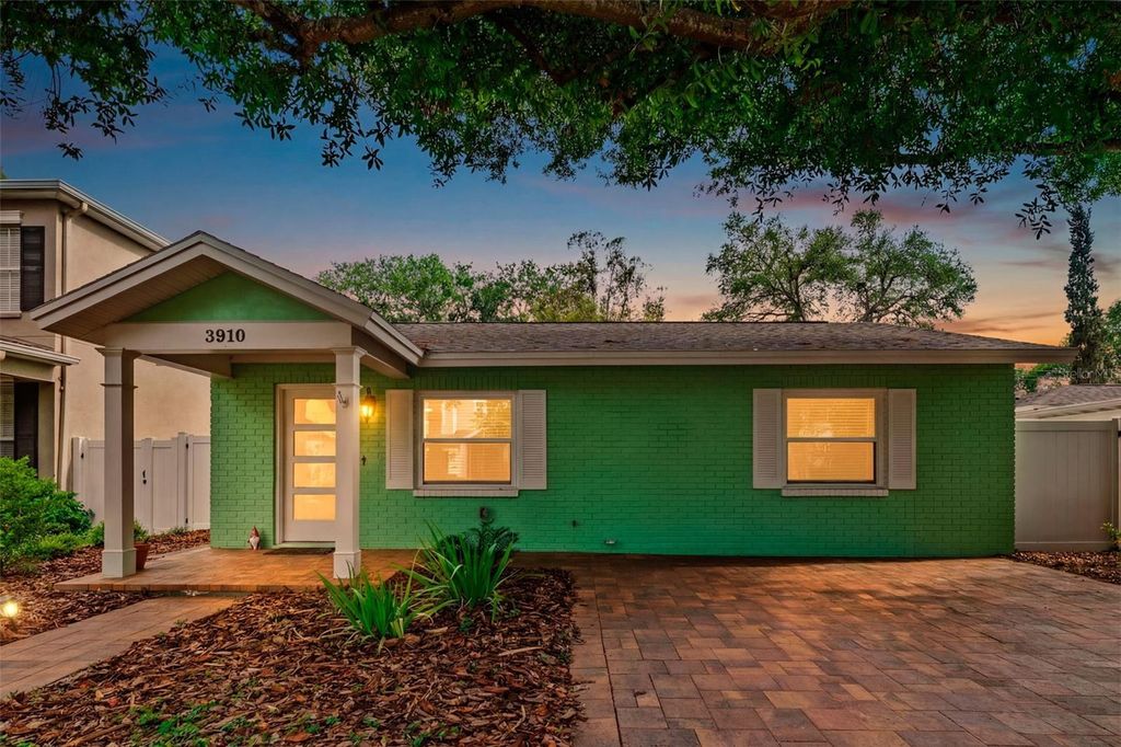 Photo of 3910 W Vasconia Street, Tampa, FL 33629 (MLS # TB8495041)