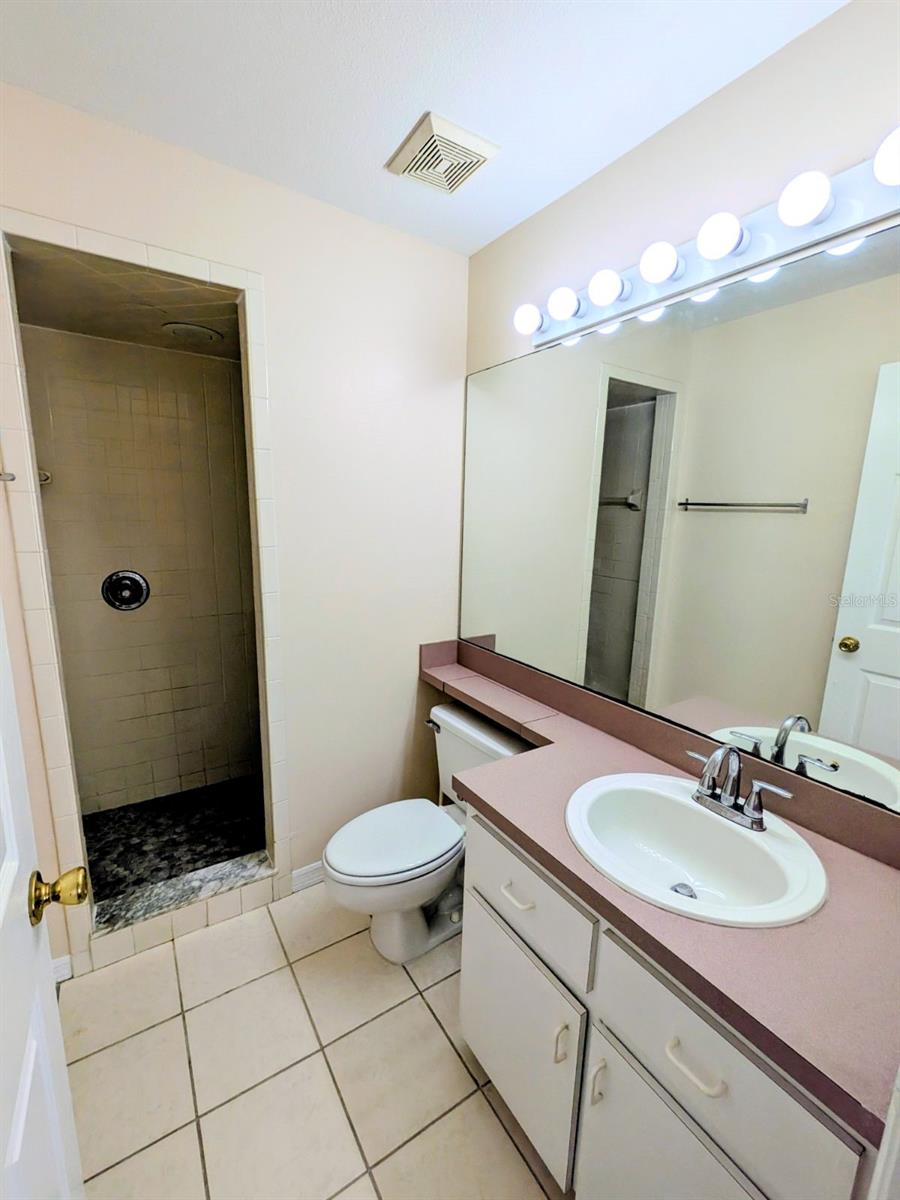 TOWNHOUSES AT PARK LAKE 01 REP - Residential Lease