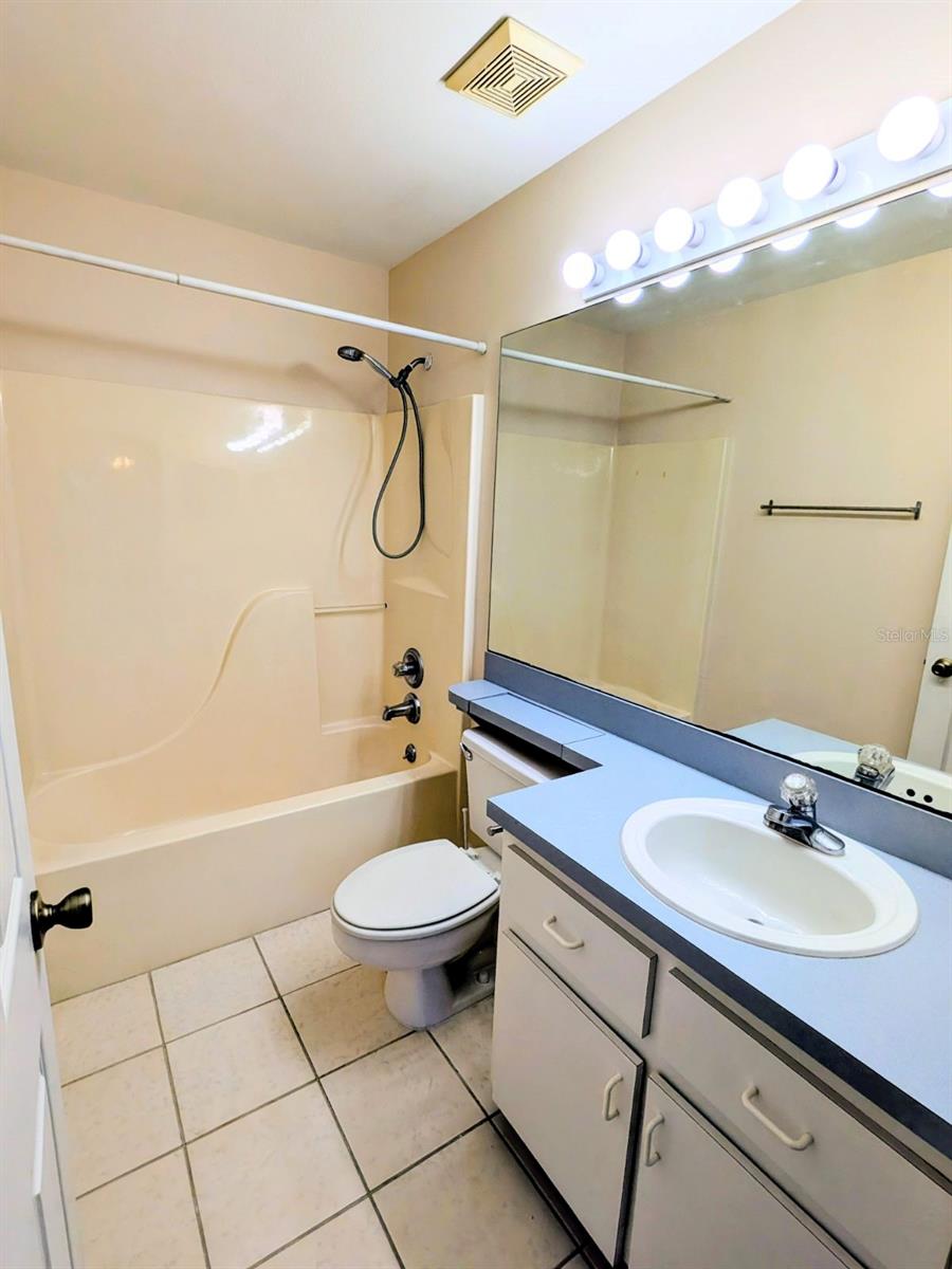 TOWNHOUSES AT PARK LAKE 01 REP - Residential Lease